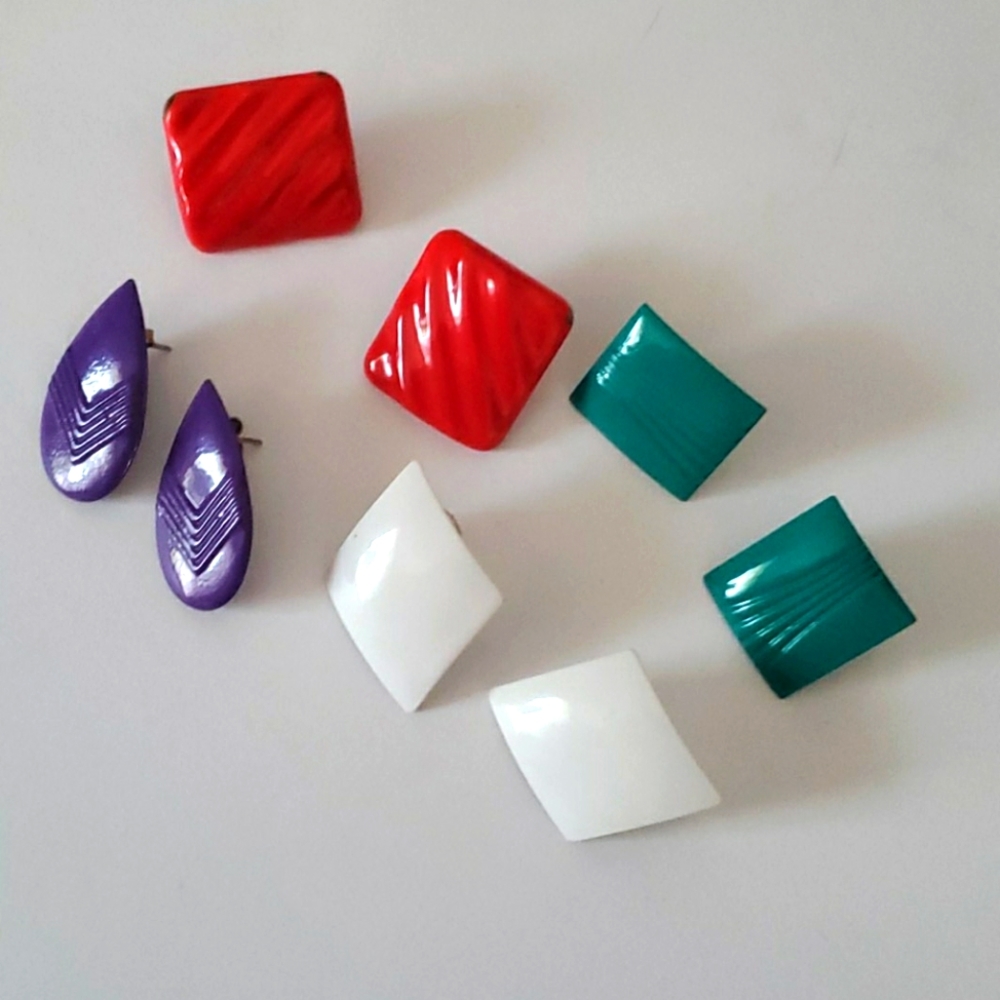 POST PIERCED EARRING LOT 4 Pairs Small Lightweight Red Purple White Green